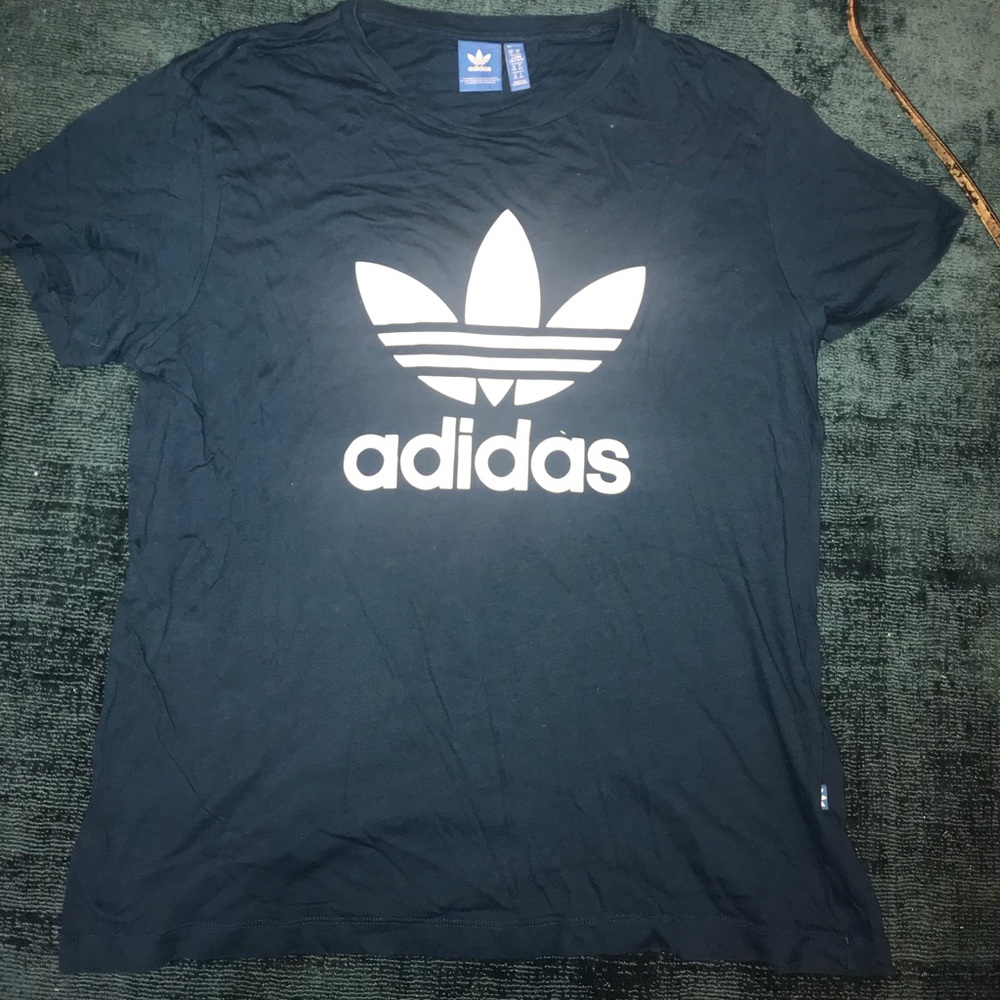 Adidas t shirt med
